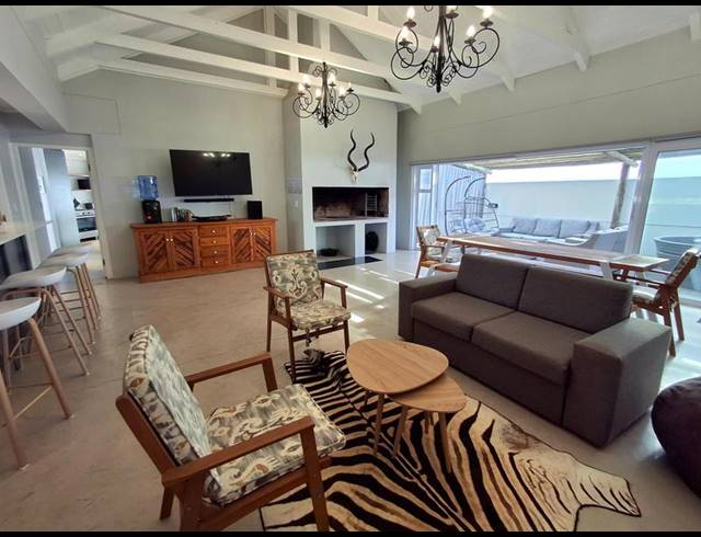 4 BEDROOM HOUSE FOR SALE IN BRITANNIA BAY